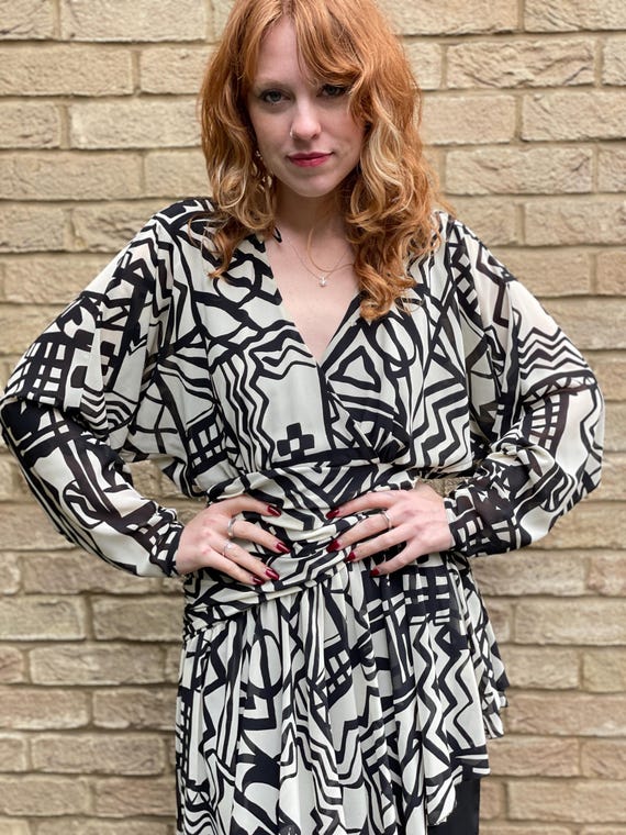 80s Vintage Black & White Abstract Print Ruffle Cocktail Party Dress