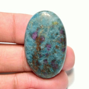 Rubí Kyanite Cabujón... Cabujón ovalado... 36x22x5 mm.. 42 Cts.. #G8709