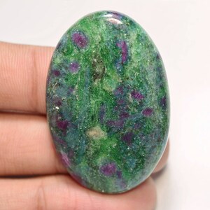 Rubin Fuchsit Cabochon... Ovaler Cabochon... 44x29x6 mm.. 73 Cts... #G8826