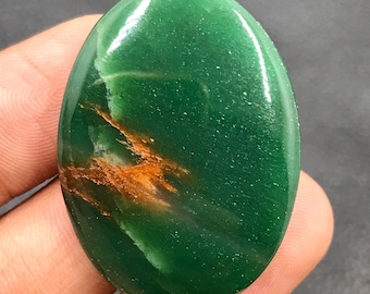 Cabochon jade vert...Cabochon ovale...39x28x6 mm...51 carats...A#M3865