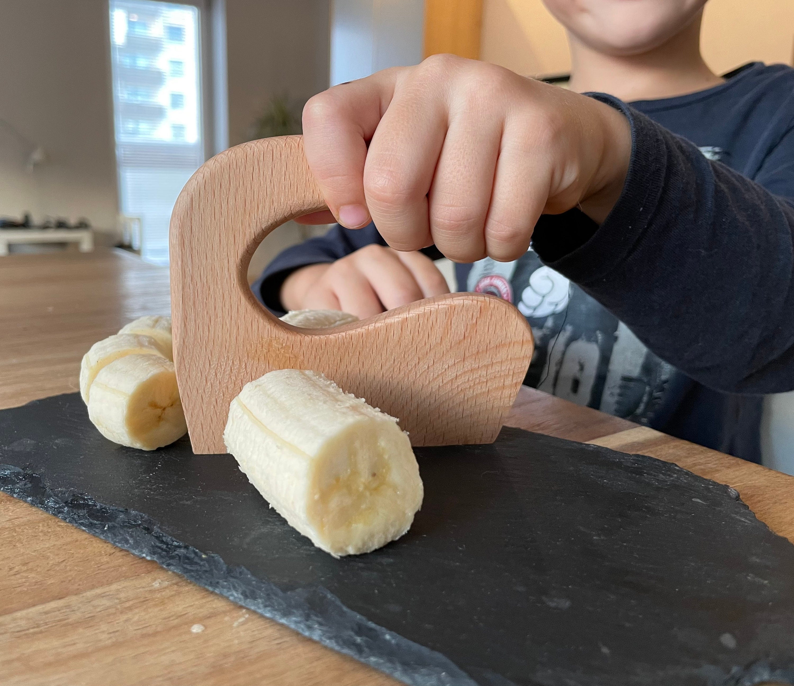 UMILKI Lot de 8 Couteau Cuisine Enfant, Pour Couper et Cuire Des Fruits ou  Légumes, Couteau Montessori avec Éplucheur Planche à Découpe Sac de  Rangement Couteau en Bois : : Cuisine et