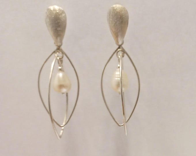 Pearl earrings, hand-forged sterling silver earrings with freshwater pearls – elegant statement earrings