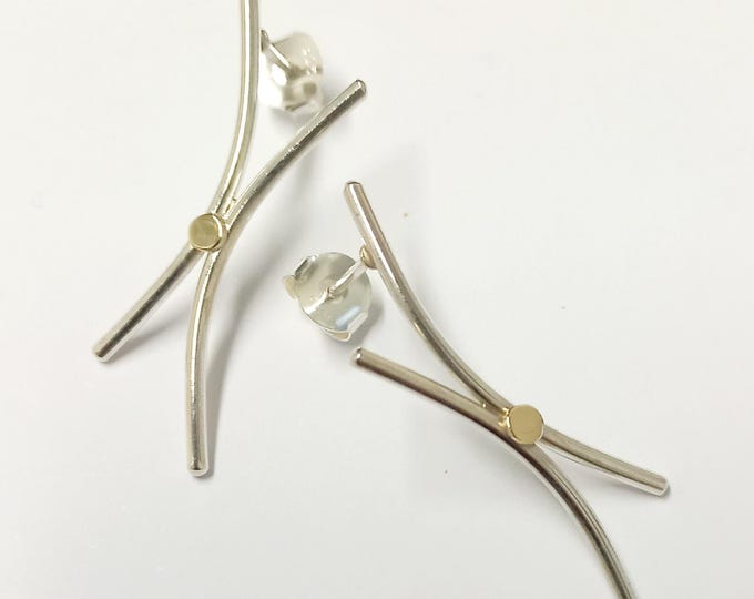 Minimalist, geometric stud earrings – Sterling silver and 14-carat yellow gold – Hand-forged designer jewelry