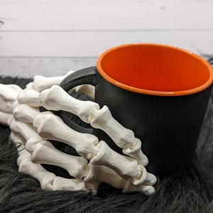 Skeleton Hand Flexi Factory image 1