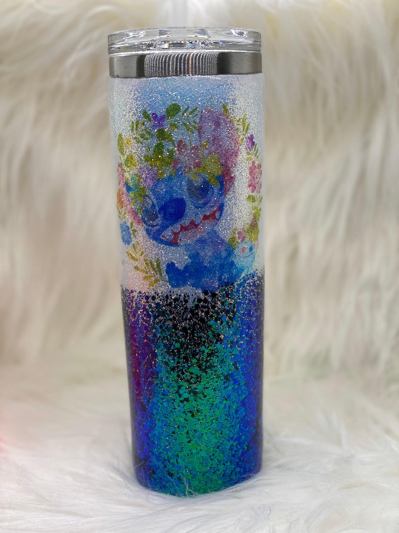 Kubek z brokatem akwarelowym inspirowany ściegiem zdjęcie 1