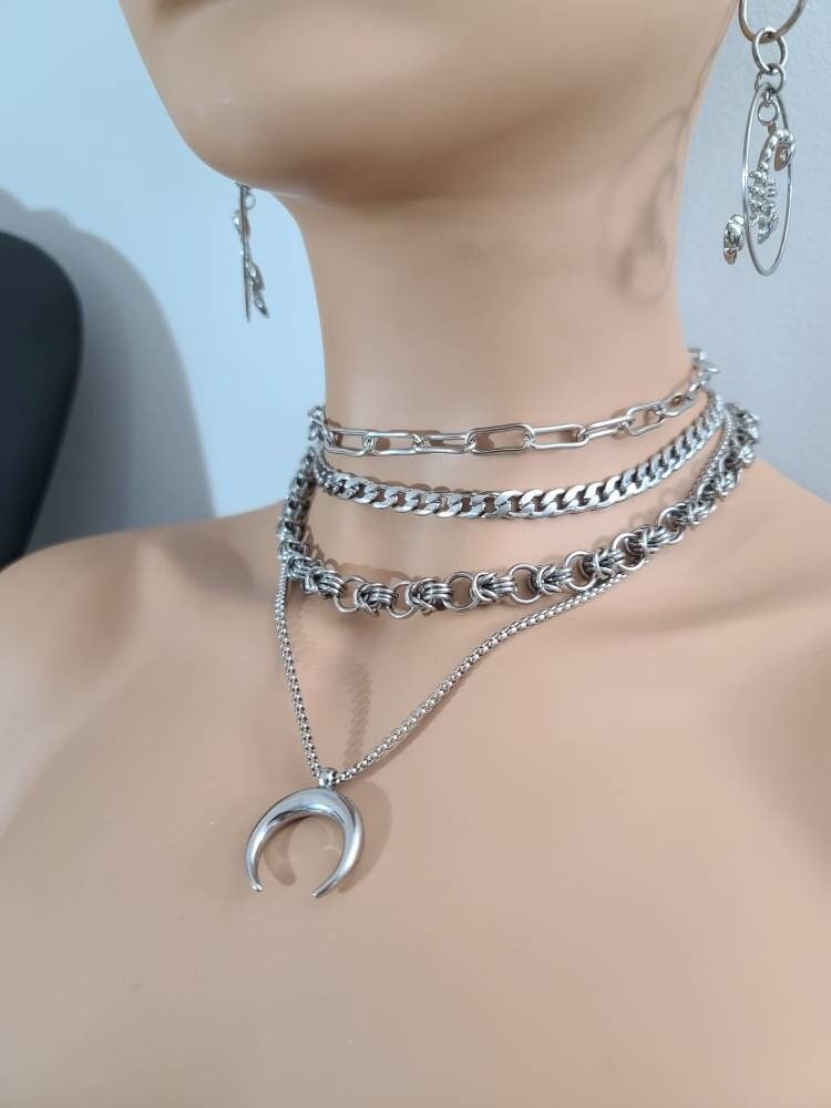 iF YOU Silver Chain Necklace Egirl Men, Cool Goth Punk Layered Necklaces  for Women Teen Girls, Black Crystal Cross Pendant Choker Necklace Set Y2K  Emo Jewelry (B-9:Letter necklace,2 layer)