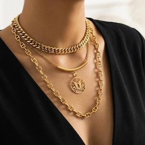 ゴールドレイヤードマルチストランドチャンキーチェーンロータスペンダントネックレスセット - ハンドメイドのエッジの効いたステートメントジュエリー