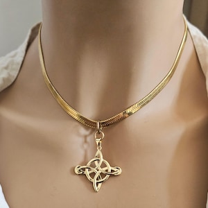 Collar con colgante de nudo de bruja dorado: joyería de protección celta Triquetra