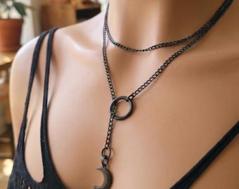 Gargantilla gótica de acero negro con lazo y luna | Estética de bruja pagana grunge y academia oscura