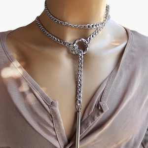 Gargantilla con colgante de barra y cadena gruesa de acero con lazo, collar cruzado, estilo gótico multicapa hecho a mano.