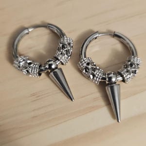 Boucles d&#39;oreilles gothiques en acier chirurgical Huggie Hoop Punk Spike Dangle, bijoux gothiques grunge faits main, bijoux Y2K, sorcière païenne
