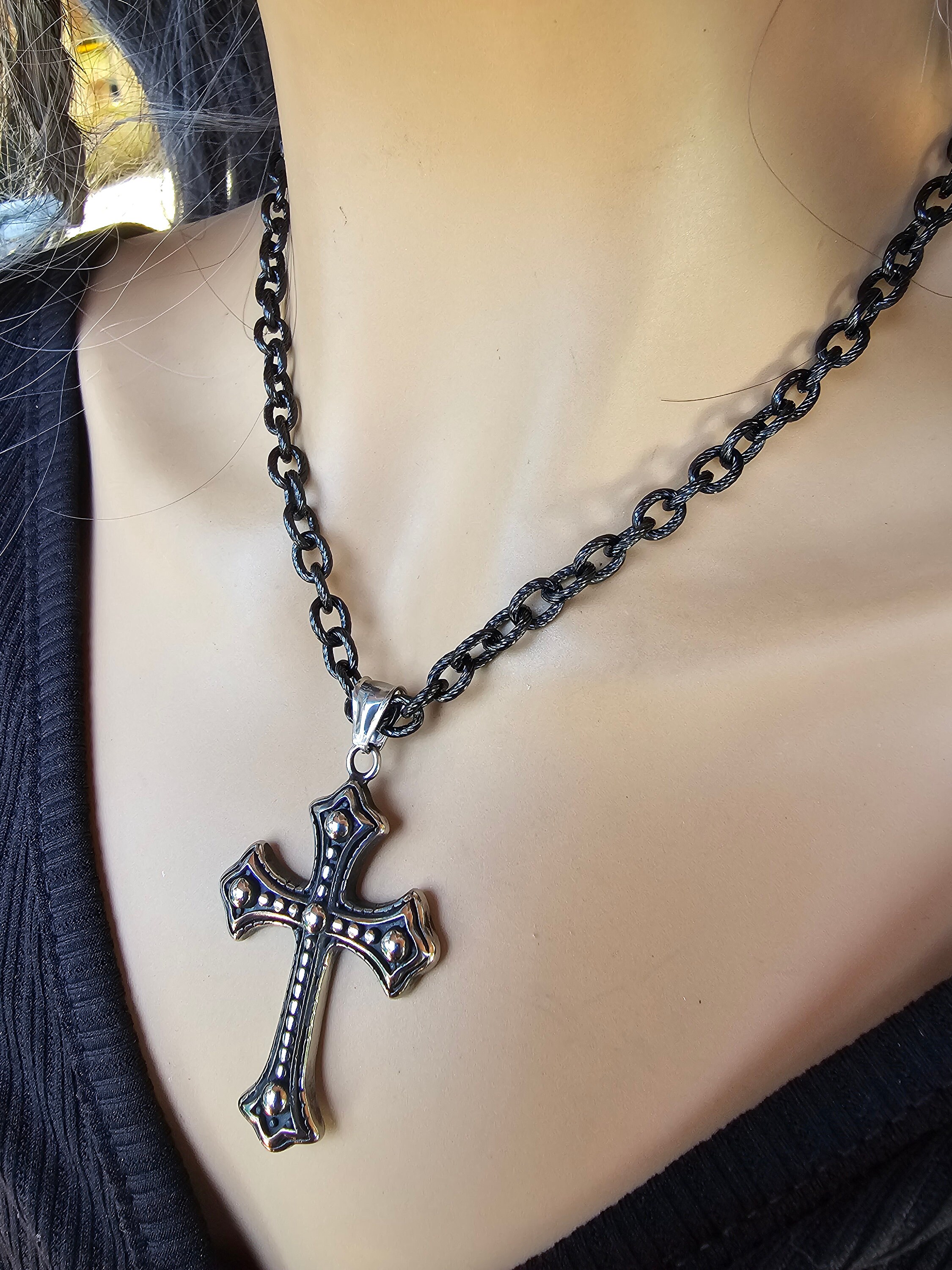 Collana con ciondolo croce stile gotico scuro Collana con