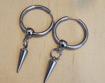 Handgemachte Spike Huggie Creolen aus Chirurgenstahl: Gothic Punk Schmuck
