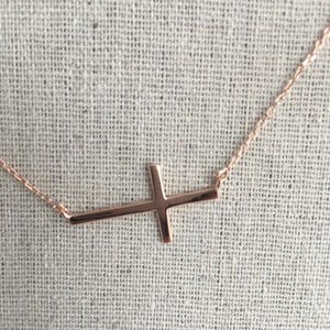 Side Cross Sideway Dainty Cross Collier Bijoux Minimalistes
