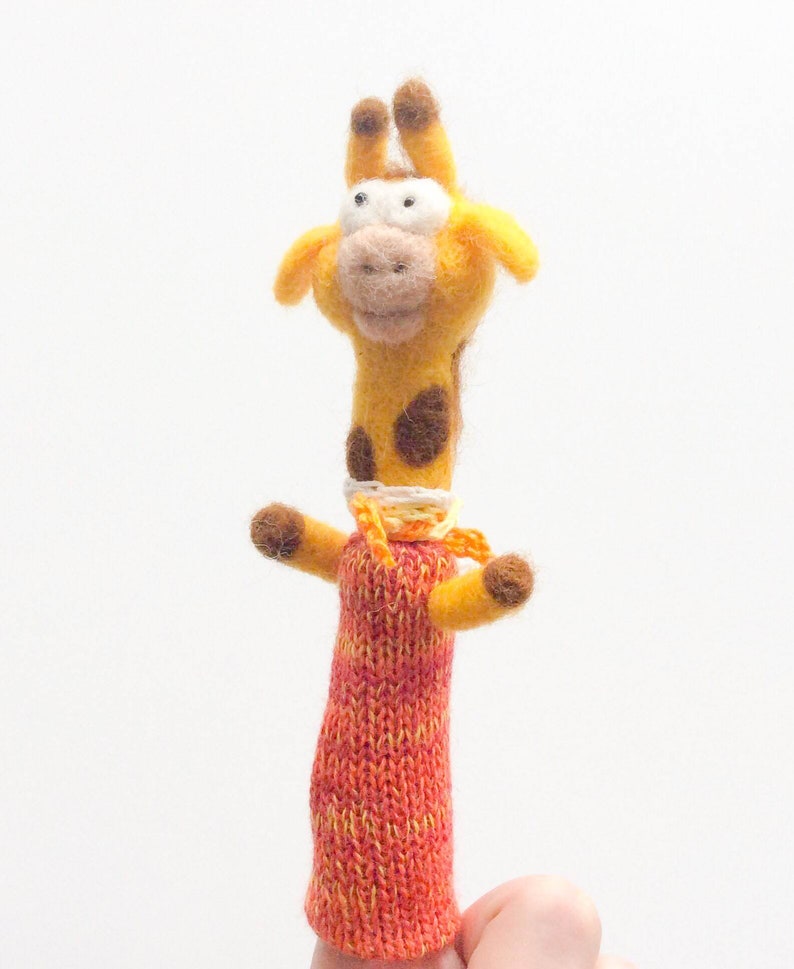 Finger wool puppet Giraffe.