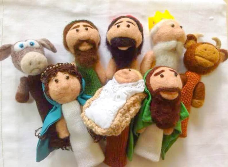 Finger wool puppets Nativity scene.