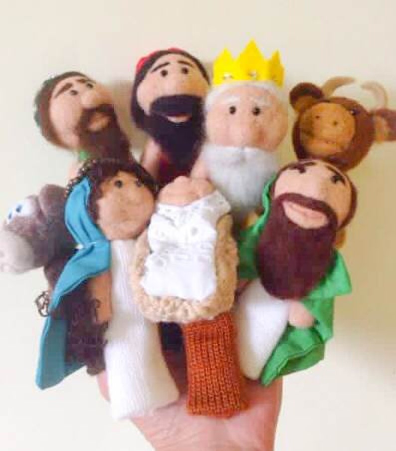 Finger wool puppets Nativity scene.
