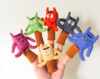 6 finger wool puppets Colors and emotions.