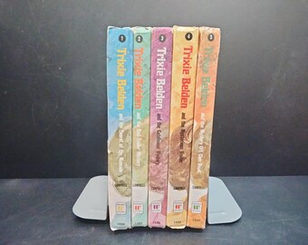 Trixie Belden classic book series by Julie Campbell, Volumes 1-5/Vintage 1970