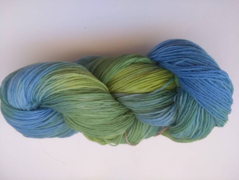 Handpainted yarn 4ply Polwarth 100/% wool 100g approx 400m