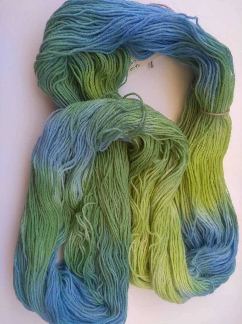 Handpainted yarn 4ply Polwarth 100/% wool 100g approx 400m