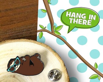 Hang In There Sloth Enamel Pin on Mini Card Amitié cadeau d'encouragement que vous avez ceci