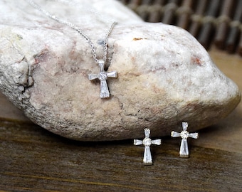 Dainty Silver Cross Jewelry Collier et ensemble de boucles d’oreilles - Confiance dans le Seigneur - Foi sur la peur - croix délicate - Aimez-vous les uns les autres