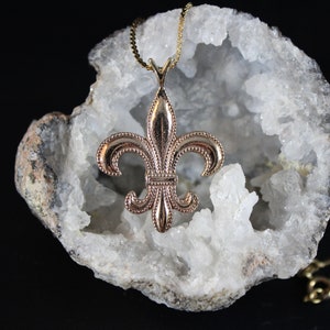 14k yellow gold millgrain edged Fleur de Lis necklace