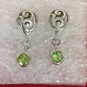 Beautiful Sterling Silver genuine Peridot dangle earrings