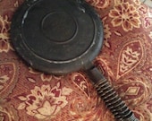Wagner Ware Sidney 1408 cast iron Waffle iron Excellent Condition