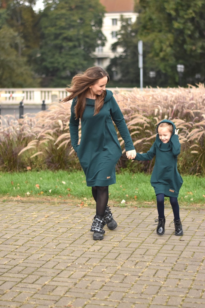 The set of oversized hooded modern dresses for mother and daughter bottle green image 1