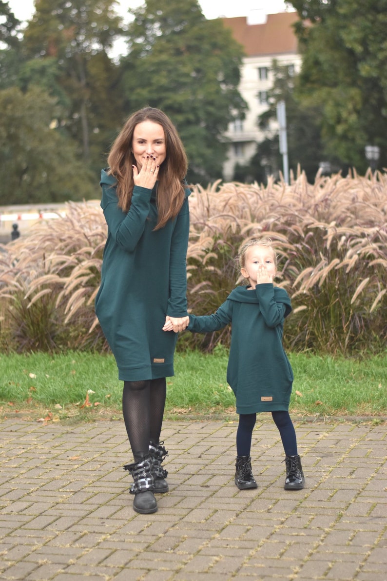 The set of oversized hooded modern dresses for mother and daughter bottle green image 6