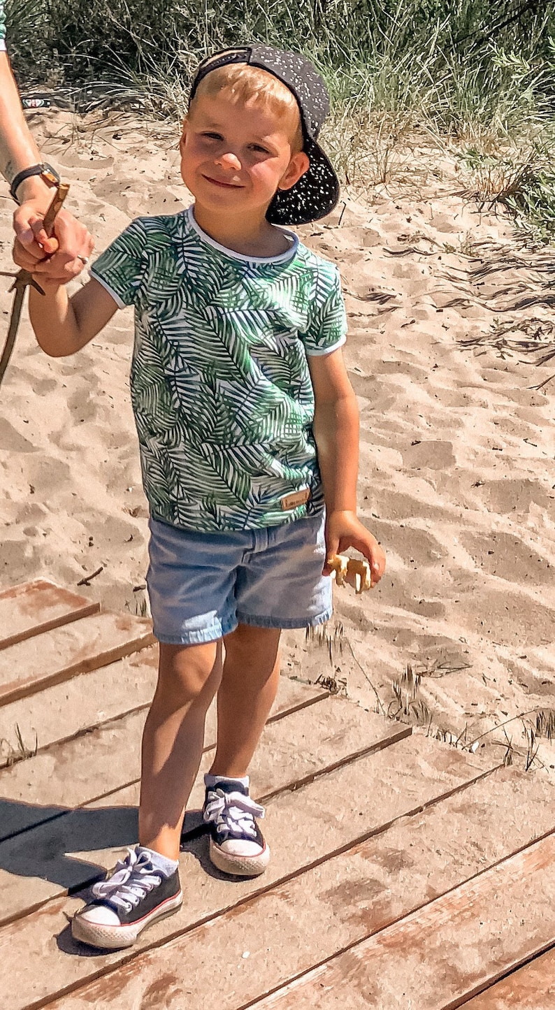 Casual T-shirt boy for family stilzation