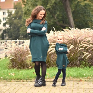 The set of oversized hooded modern dresses for mother and daughter bottle green image 5