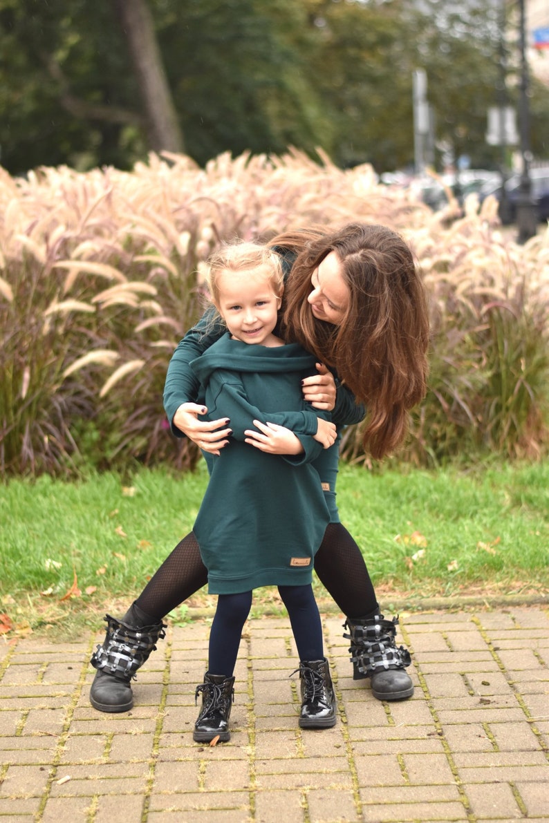 The set of oversized hooded modern dresses for mother and daughter bottle green image 4