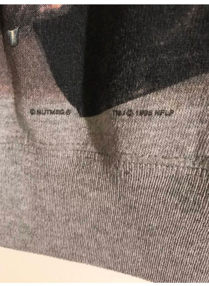 Lee Mens Raiders 1995 Crewneck Sweater Gray Medium