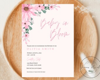 Op de afbeelding: Roze baby shower uitnodiging met de tekst "Baby in Bloom" en de naam "Olivia Smith". De uitnodiging bevat de datum, tijd, locatie en RSVP-informatie.
