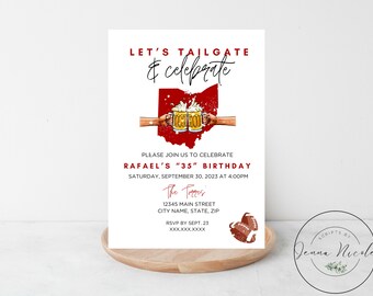 Op de afbeelding: Een rood-witte uitnodiging voor een tailgate-feest om de 35e verjaardag van Rafael te vieren. De uitnodiging bevat een cartoonafbeelding van twee handen die bierglazen vasthouden voor een rode omtrek van de staat Ohio. De tekst op de uitnodiging luidt: "Let's tailgate & celebrate", "Please join us to celebrate Rafael's "35" birthday", "Saturday, September 30, 2023 at 4:00PM", "The Torres", "12345 Main Street", "City Name, State, Zip", "RSVP by Sept. 23", "XXX.XXXXXXX", en "Scripts by Jenna Nicole".