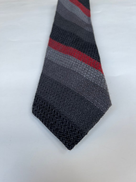 Vtg ‘Churchill Handwoven’ Slubby Red & Black Strip