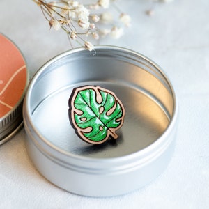 Hand-painted Wooden Swiss Cheese Plant Monstera Leaf Pin Badge Womens Girls Gift image 3