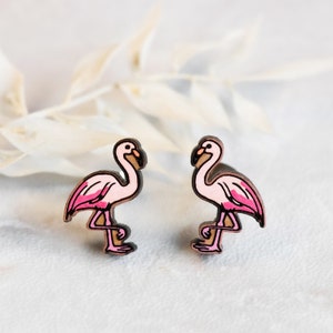 Handbemalte Flamingo Vogel Ohrringe Holz Ohrringe Frauen Mädchen Ohrstecker Geschenk von RobinValley Studio