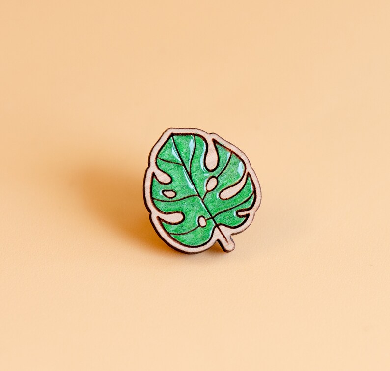 Hand-painted Wooden Swiss Cheese Plant Monstera Leaf Pin Badge Womens Girls Gift image 1