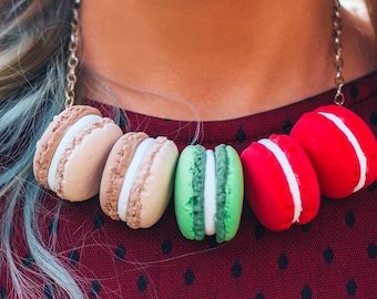 Collier Macarons d’hiver - collier de Noël, macarons à la main, collier de macarons, macarons de neige, collier flocon de neige, collier de déclaration