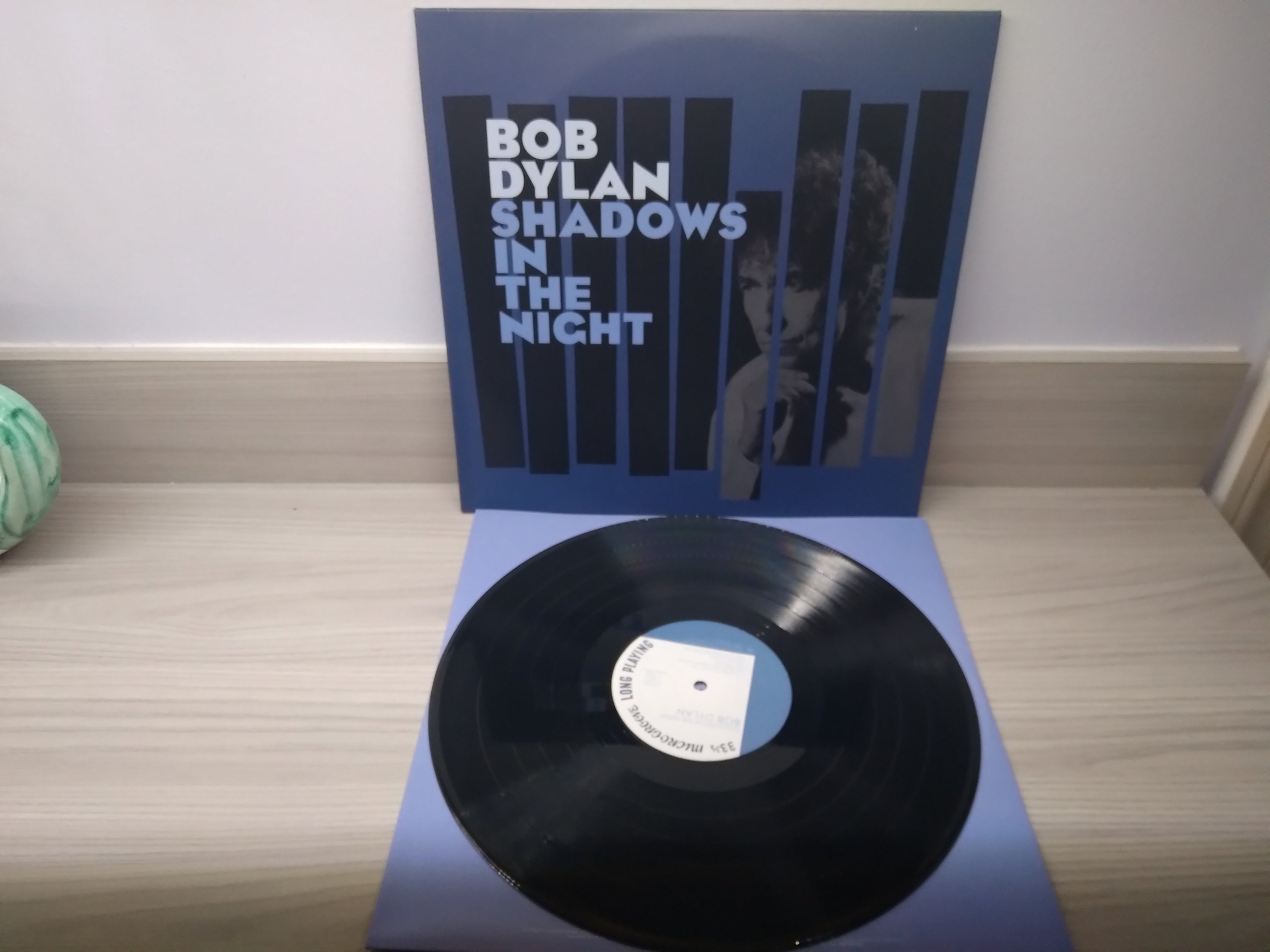 Amazon.com: Shadows in the Night : Bob Dylan: CDs & Vinyl