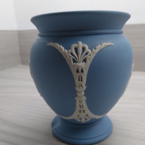 blue Vintage Wedgwood  Jasperware  vase 3.5" small chip on base