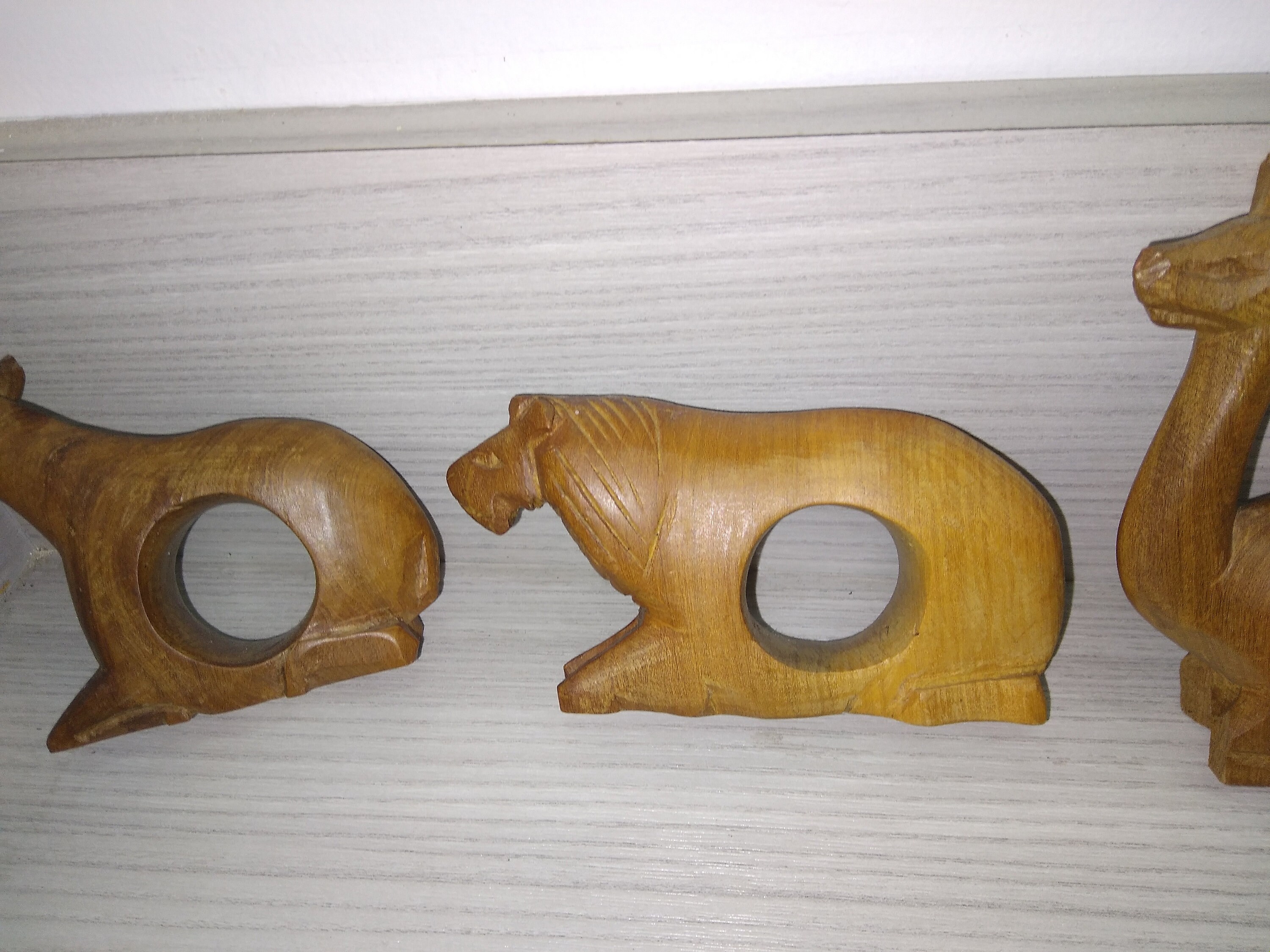 【希少品】ケニア製　木製 動物ナプキンホルダー リング手彫り 木彫り ケニア製のアフリカの木製動物の手彫りナプキンリングホルダー4個