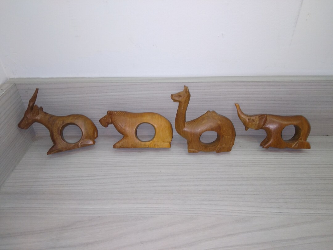 【希少品】ケニア製　木製 動物ナプキンホルダー リング手彫り 木彫り ケニア製のアフリカの木製動物の手彫りナプキンリングホルダー4個