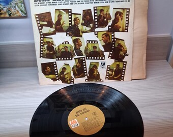 33 Vinyl LP Album " Burt Bacharach: Reach Out " vinyl in like new condition Rare, z