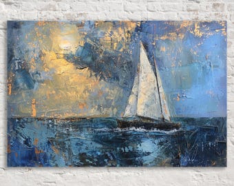 Könnte beinhalten: Abstrakte Malerei eines Segelbootes auf dem Meer. Das Kunstwerk zeigt ein weißes Segel vor einem Hintergrund aus blauen und goldenen Farbtönen, die an einen Sonnenuntergang oder Sonnenaufgang erinnern. Die strukturierten Pinselstriche verleihen Tiefe.