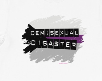デミセクシャル ディザスター T シャツ (ゲイ、クィア、LGBTQ、バイセクシャル、レズビアン、トランスジェンダー、デミセクシャル)